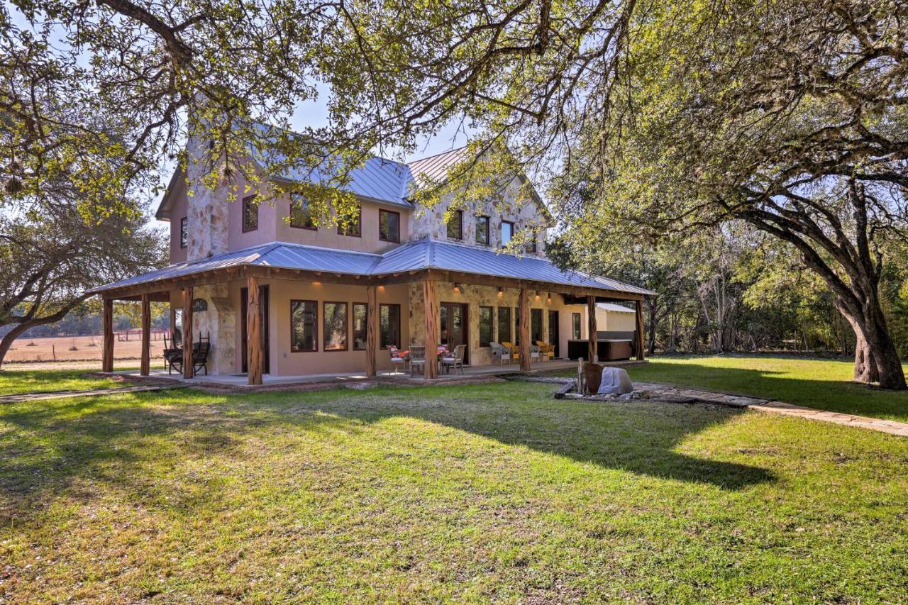 Riverfront Blanco Home With Shaded Porch And Hot Tub Eksteriør bilde