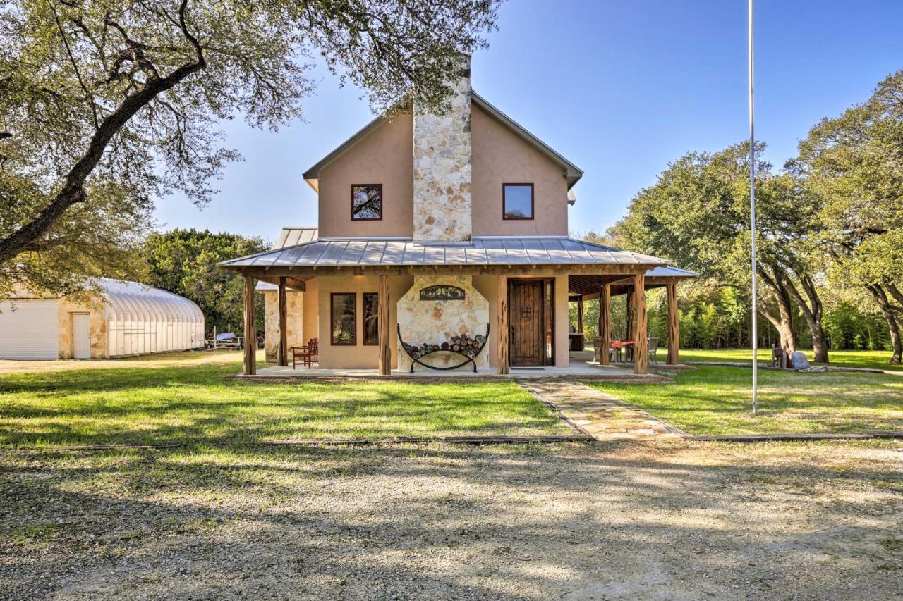 Riverfront Blanco Home With Shaded Porch And Hot Tub Eksteriør bilde