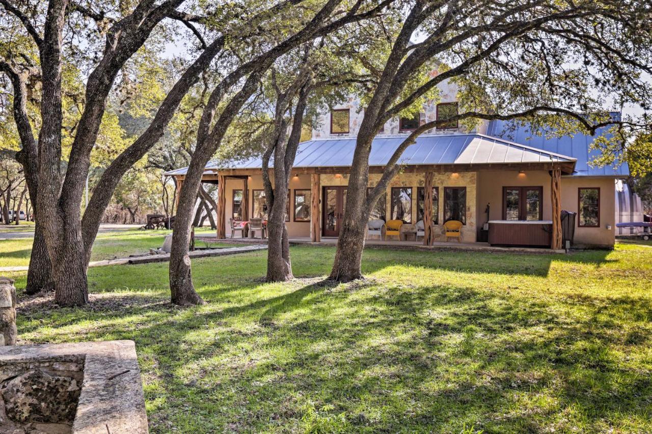 Riverfront Blanco Home With Shaded Porch And Hot Tub Eksteriør bilde